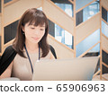 商務休閒女性 65906963