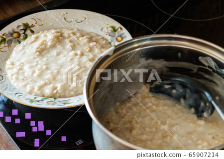 morning breakfast kitchen fresh natural oatmeal morning breakfast kitchen fresh natural oatmeal 65907214