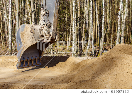 construction of a new modern road 65907523