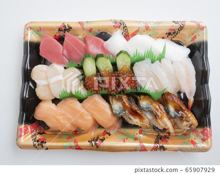 Assorted fresh Japanese fish sushi 65907929