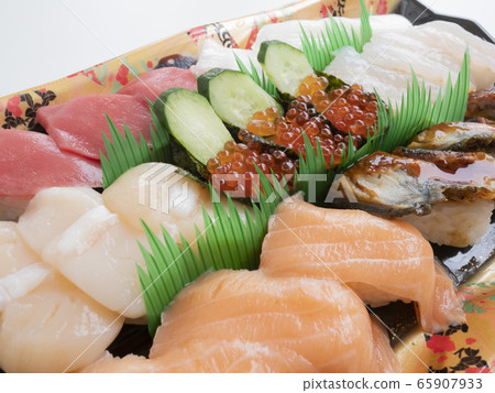 Japanese fresh fish sushi platter Japanese fresh fish sushi platter 65907933