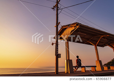 Dusk at Shimonada Station ③ Dusk at Shimonada Station ③ 65908877