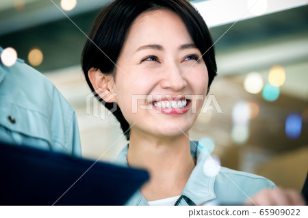 Worker Female Business Woman Light Work Meeting Worker Female Business Woman Light Work Meeting 65909022