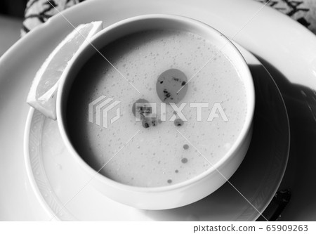 Turkish traditional lentil mashed soup on white 65909263