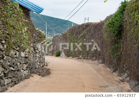 清山道的石牆村 65912937