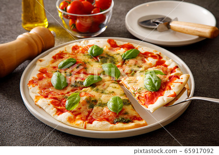 Margherita pizza Margherita pizza 65917092