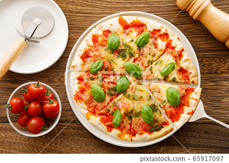 Margherita pizza 65917097