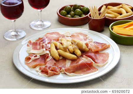 Picos and jamon serrano Picos and jamon serrano 65920072