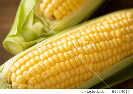 Raw corn Raw corn 65924013