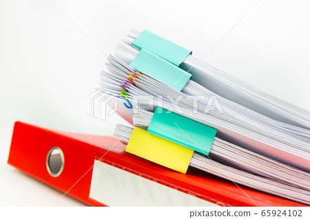red folder with paper file retention of contracts 65924102