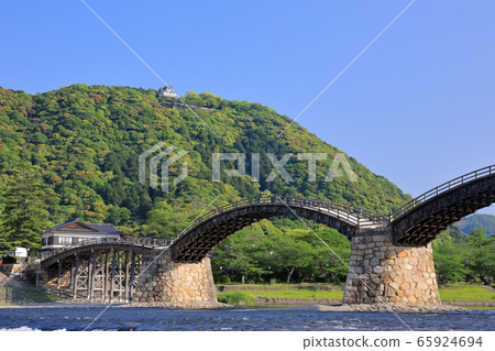 [山口縣]深綠色的岩國城和金台橋 65924694