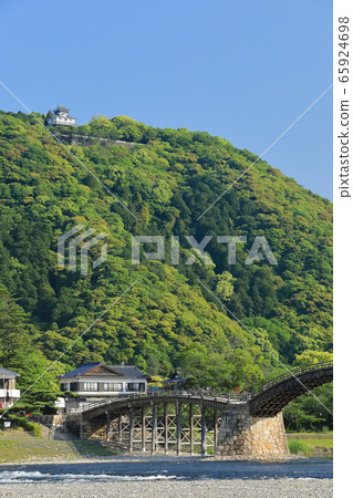 [山口縣]深綠色的岩國城和金台橋 65924698