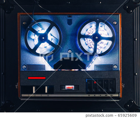reel to reel audio tape recorder with blue led 65925609