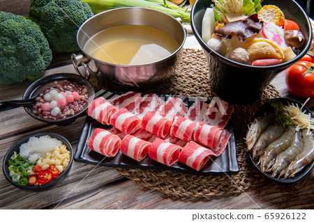 pot鍋,小火鍋,平底鍋,蔬菜,火鍋,日式,海鮮,蝦,日本牛肉,蔬菜 pot鍋,小火鍋,平底鍋,蔬菜,火鍋,日式,海鮮,蝦,日本牛肉,蔬菜 65926122