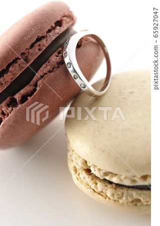 Macaroons and rings Macaroons and rings 65927047