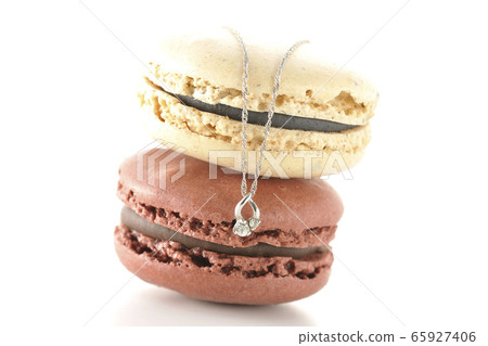 蛋白杏仁餅乾和項鍊 65927406