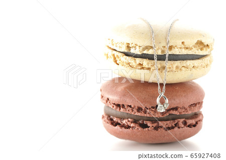 蛋白杏仁餅乾和項鍊 65927408