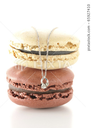 蛋白杏仁餅乾和項鍊 65927410