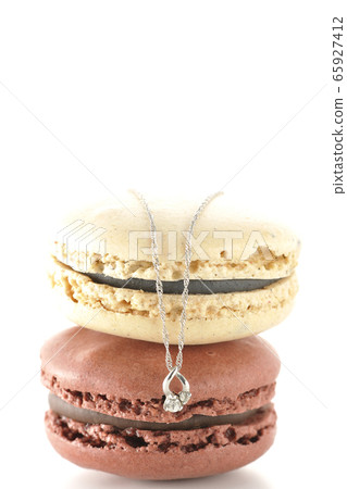 蛋白杏仁餅乾和項鍊 65927412