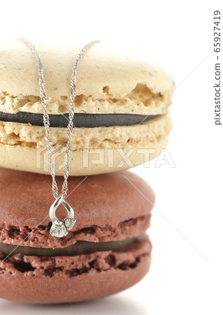 蛋白杏仁餅乾和項鍊 65927419