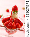 Strawberry dessert 65927971