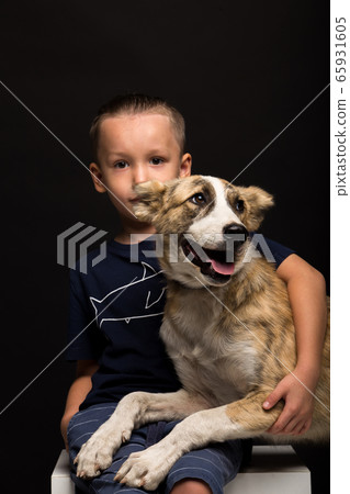 boy and dog 65931605