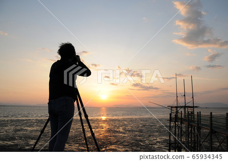 攝影師在有明海上拍攝日落 65934345