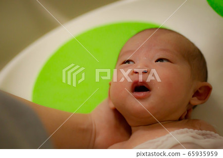 Baby taking a bath 65935959