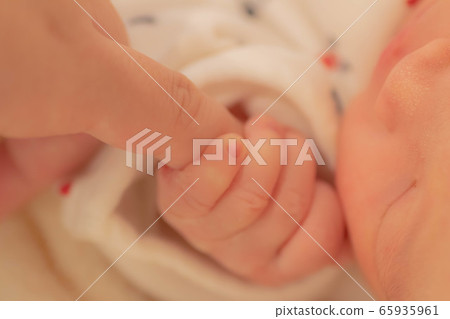 Grasp reflex Grasp reflex 65935961
