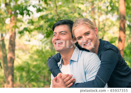 Young loving couple in the park 65937355