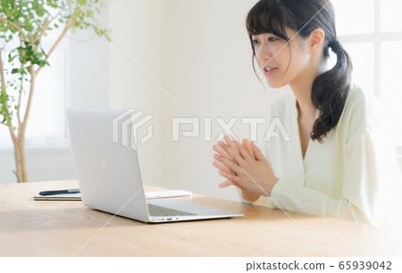 女人電腦遠程辦公 女人電腦遠程辦公 65939042