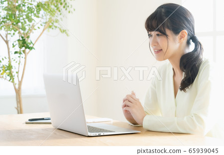 Woman PC Telecommuting Woman PC Telecommuting 65939045