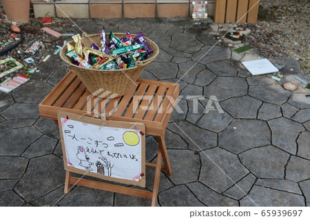 Moon watching thief 65939697