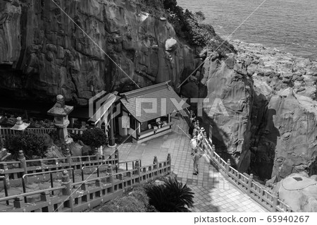 Udo Shrine, Udo Senjojiki Iwaiwa Monochrome [Ninan City, Miyazaki Prefecture] 65940267