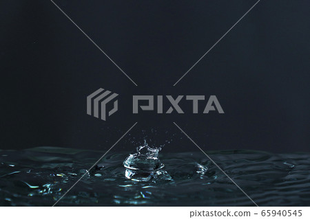 水滴 水滴 65940545