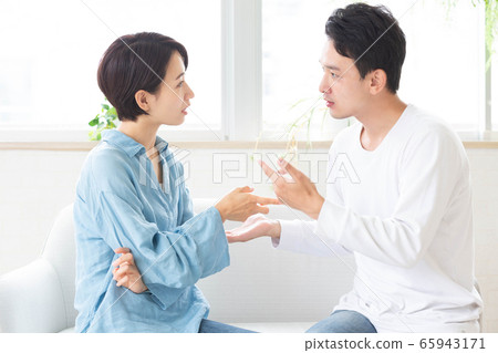夫妻吵架憤怒 65943171