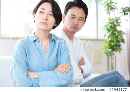 Couple quarrel anger 65943177