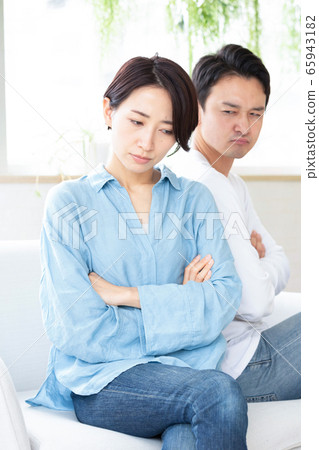 Couple quarrel anger 65943182