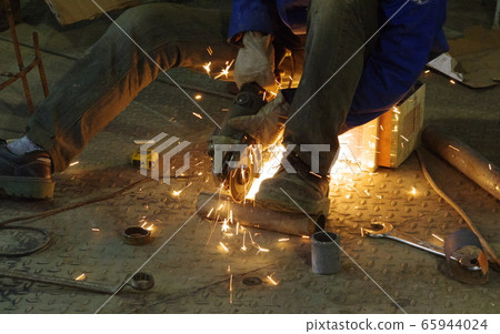 Pipe cutting Pipe cutting 65944024