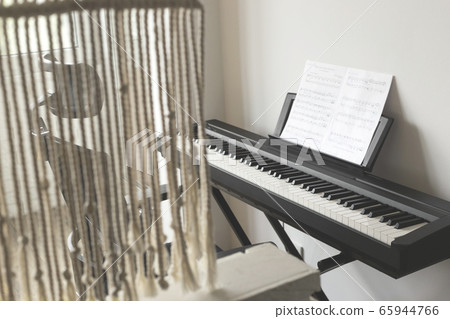 Learn music at home on an electronic piano 65944766