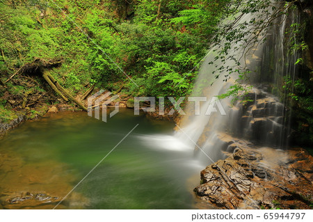 Akama Falls 65944797