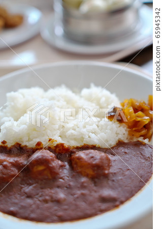 滿咖哩飯 65945342