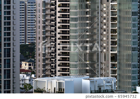 Skyscrapers and HDB in Singapore Skyscrapers and HDB in Singapore 65945732