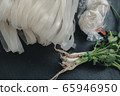 Noodles and garlic and coriander 65946950
