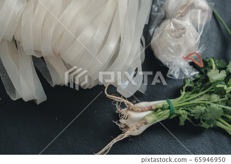 Noodles and garlic and coriander Noodles and garlic and coriander 65946950