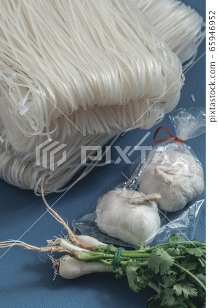 Noodles and garlic and coriander Noodles and garlic and coriander 65946952