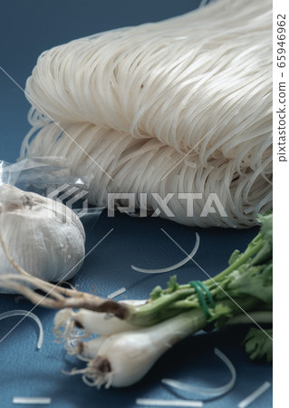 Noodles and garlic and coriander Noodles and garlic and coriander 65946962
