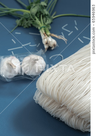 Noodles and garlic and coriander Noodles and garlic and coriander 65946963