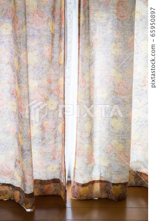 窗簾花朵圖案 65950897