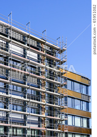 renovation of the facade of a house and thermal 65951082